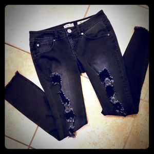 Distressed skinny jeans